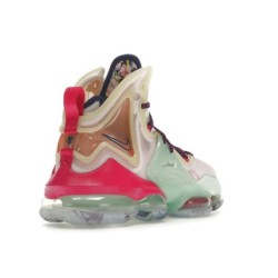 Nike LeBron 19 - Chaussure de Basketball Signature Haute Performance