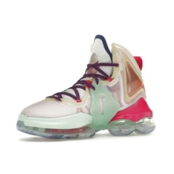 Nike LeBron 19 - Chaussure de Basketball Signature Haute Performance