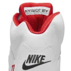 Air Jordan 5 Retro 'Hologram' - Détails Holographiques Futuristes